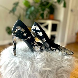 Nine West Floral stiletto pumps size 8.5. NWOT